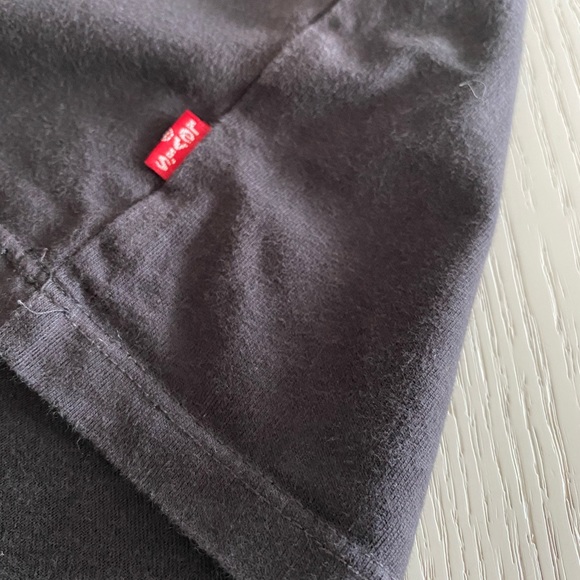 ‼️ REDUCED ‼️ Authentic LEVIS Short Sleeve T-Shirt - Picture 6 of 6